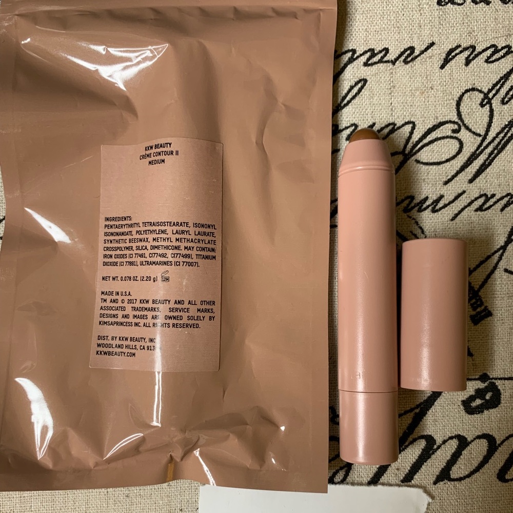 KKW Creme Contour Stick in Medium